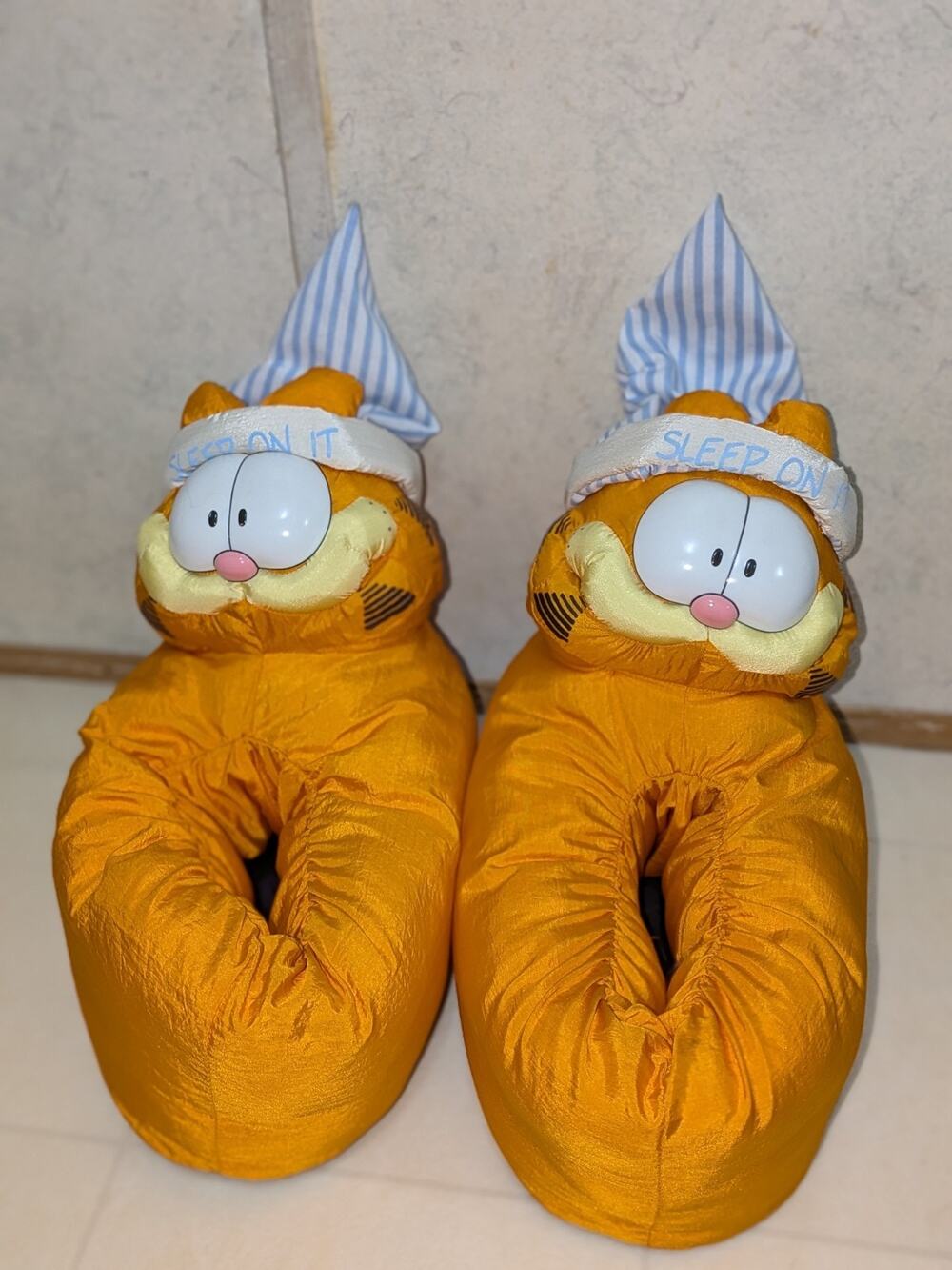 VTG Glow In The Dark Spencer Gifts Garfield SLEEP ON IT Plush Slippers SZ XL